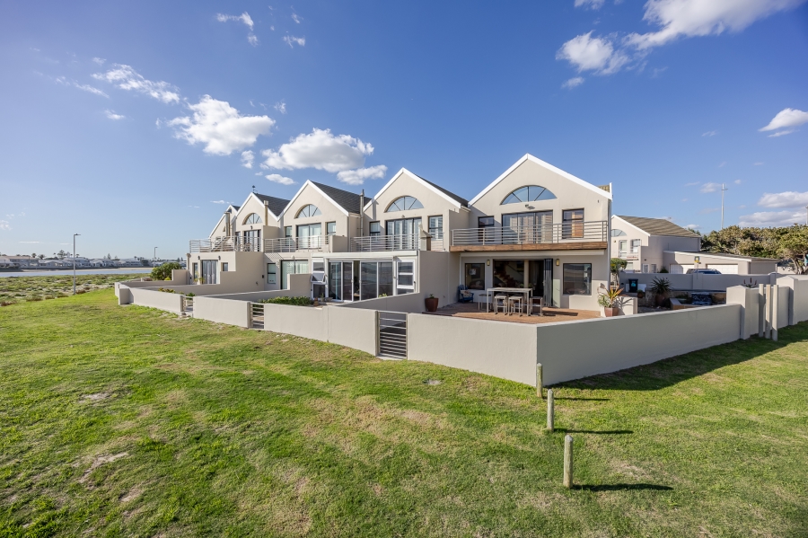 2 Bedroom Property for Sale in Lagoon Beach Western Cape